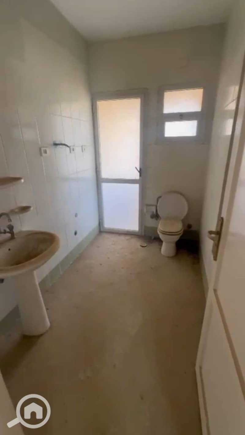 14 256de98e-46ca-4999-b01f-ee7a2915d6b5. jpg