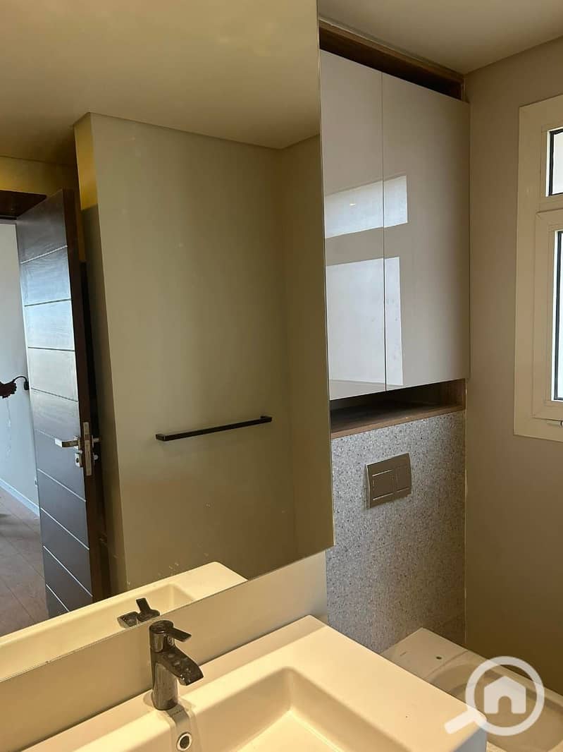 7 b948b4e8-2a3b-48f0-8bd4-ab1aa258c2de. jpg