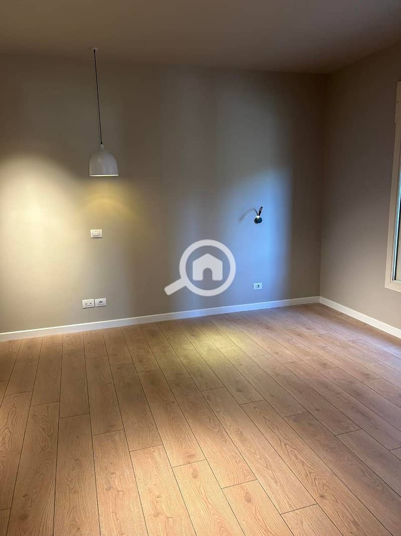 8 bb56216f-5e83-42a3-9c26-69b33ffdb0da. jpg