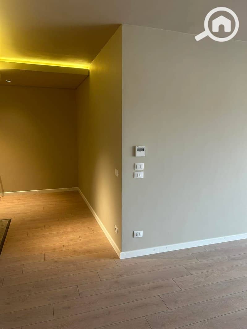 10 efeed46f-27e6-4680-a289-c96d672560a1. jpg