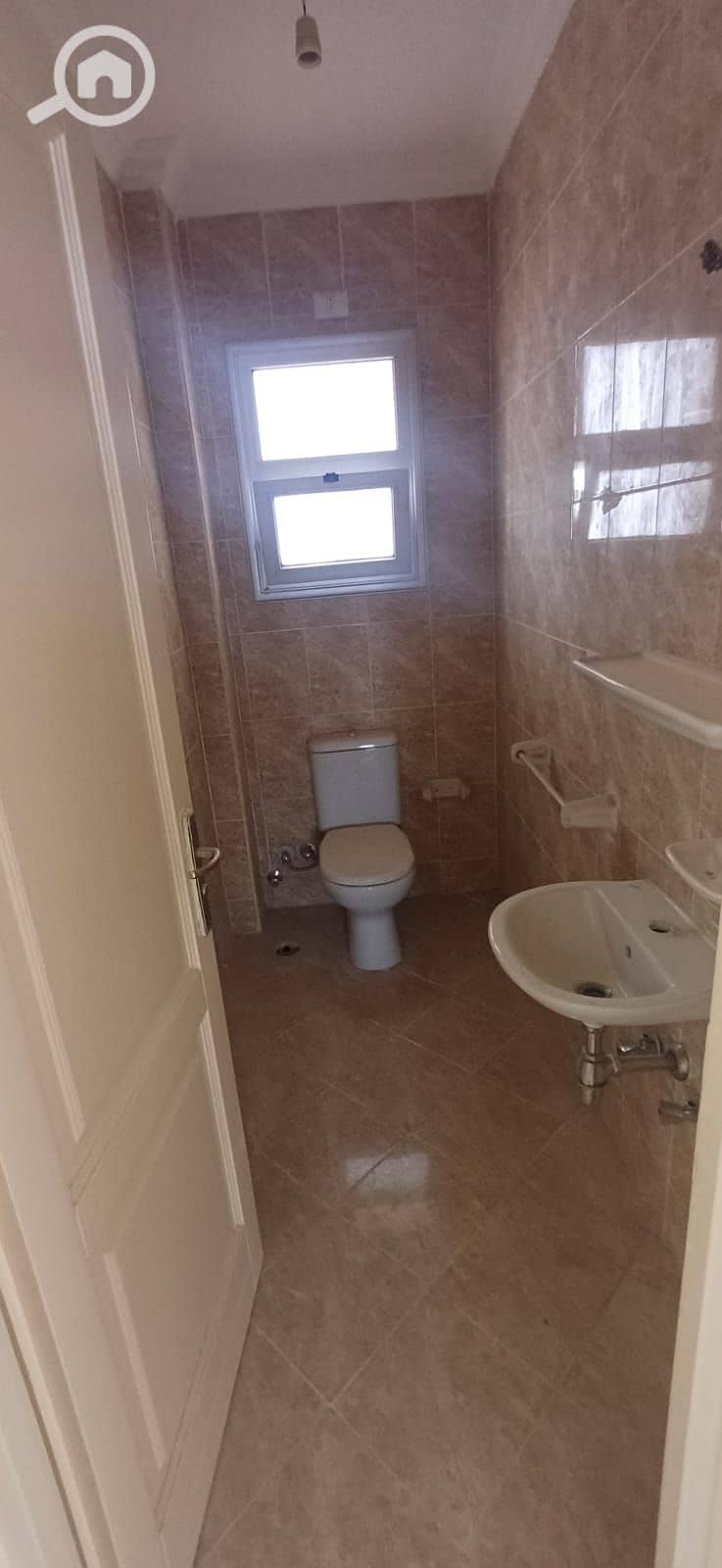 8 c0eb301f-ce98-4a63-a2b8-f83c46e4e2a7. jpeg