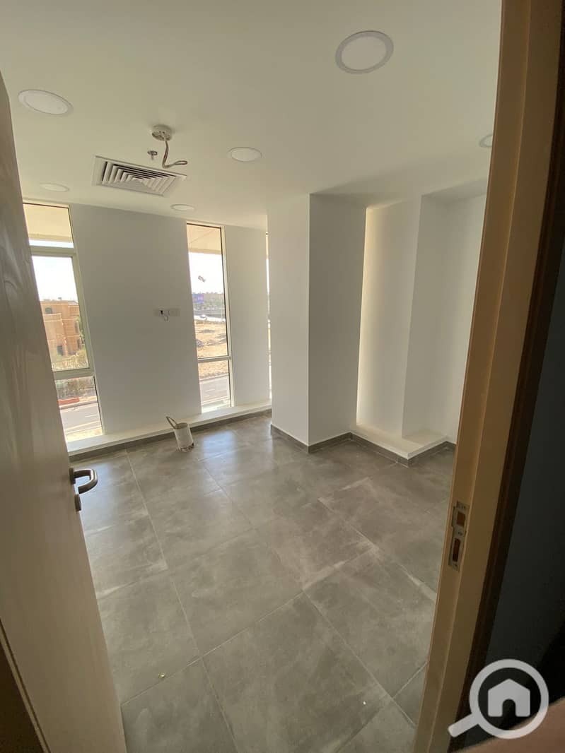 2 7c19d62a-1cb7-451d-a5f6-ddac4ba0e0f5. jpg