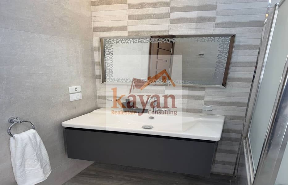 28 d4fe40bf-dd9f-4f63-8d4b-8a13724c8a39. jpg