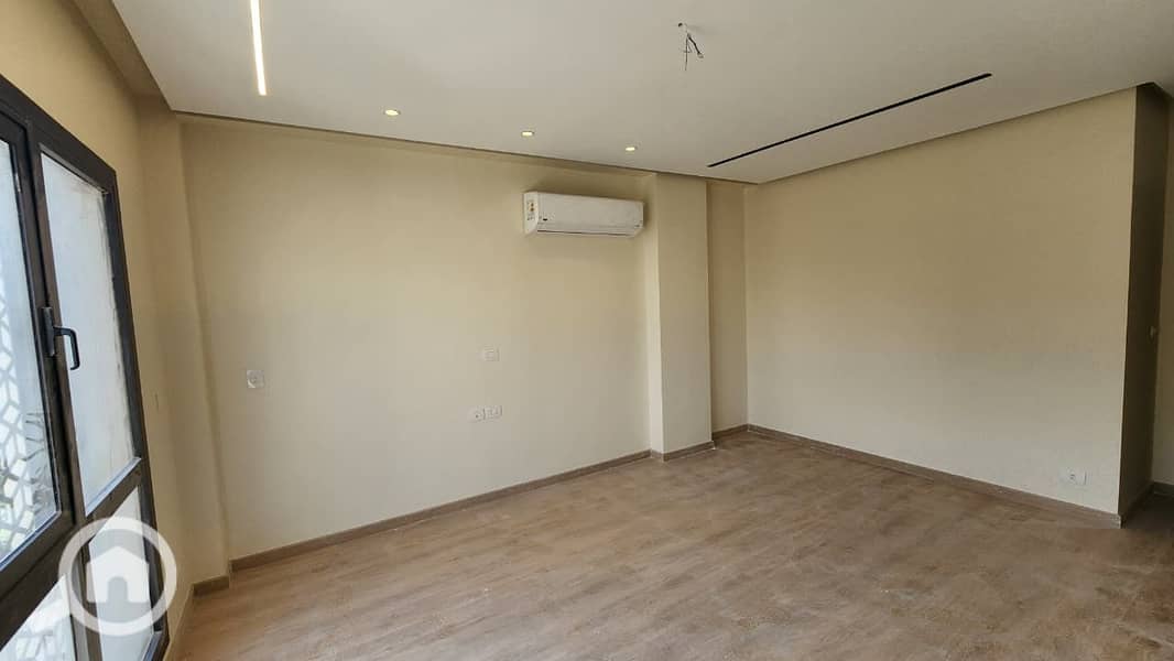 4 WhatsApp Image 2026-01-08 at 00.23. 34 (3). jpeg