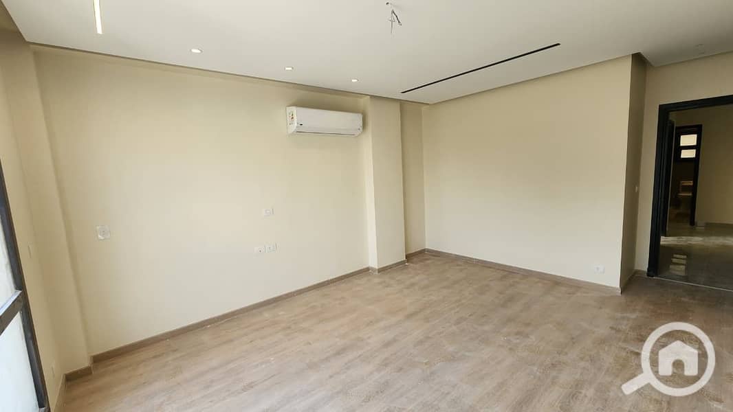 5 WhatsApp Image 2026-01-08 at 00.23. 34 (4). jpeg