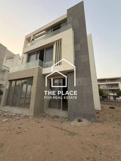 فیلا 5 غرف نوم للبيع في الشيخ زايد، الجيزة - IMG-20251209-WA0031. jpg فیلا 5 غرف نوم للبيع في الشيخ زايد، الجيزة - IMG-20251209-WA0031. jpg