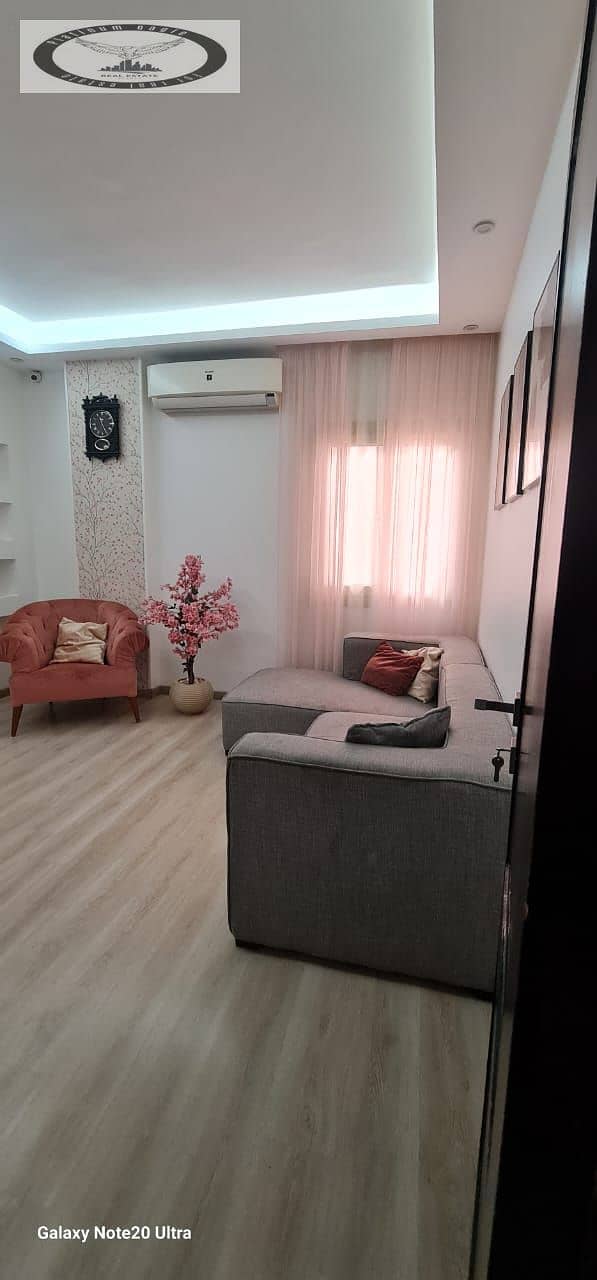 10 b6fdeb93-bfc6-43e0-b5b4-93f2a0859a45. jpg