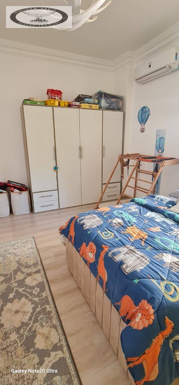 12 998e28b2-4715-49d6-8040-5f676ff436b7. jpg