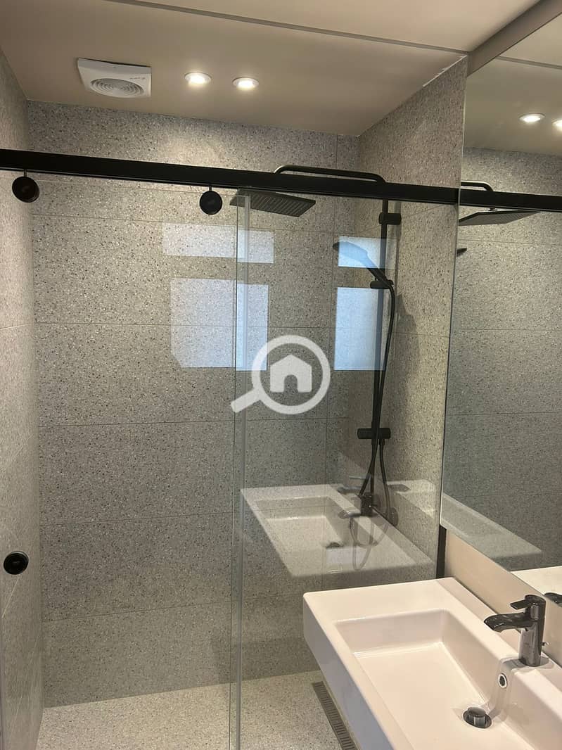 10 fcd554eb-44ed-4eb2-b636-5088aa8e74e5. jpg