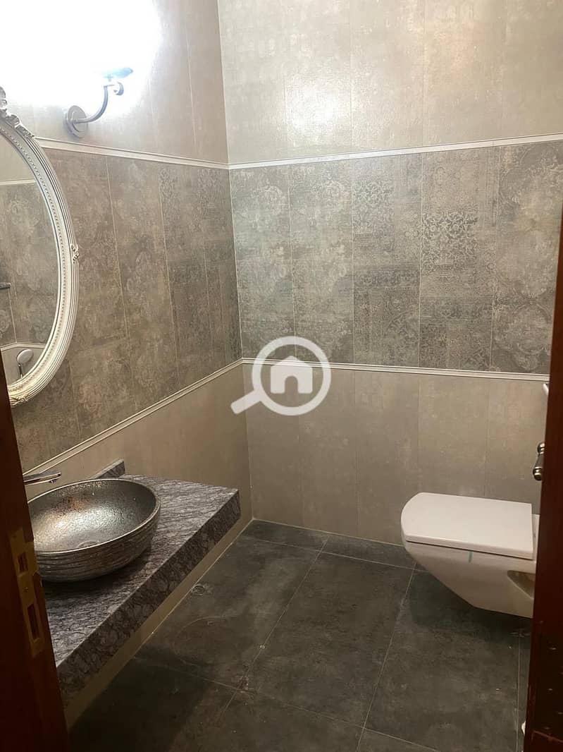 8 dbb2e66d-b693-4f0c-8702-0b72d8e8f61d. jpg