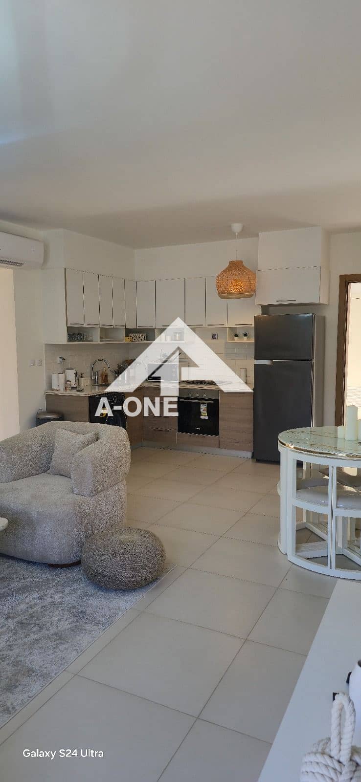 2 1c960168-cae2-4b2f-a30a-6e9b0c0ac33a. jpg