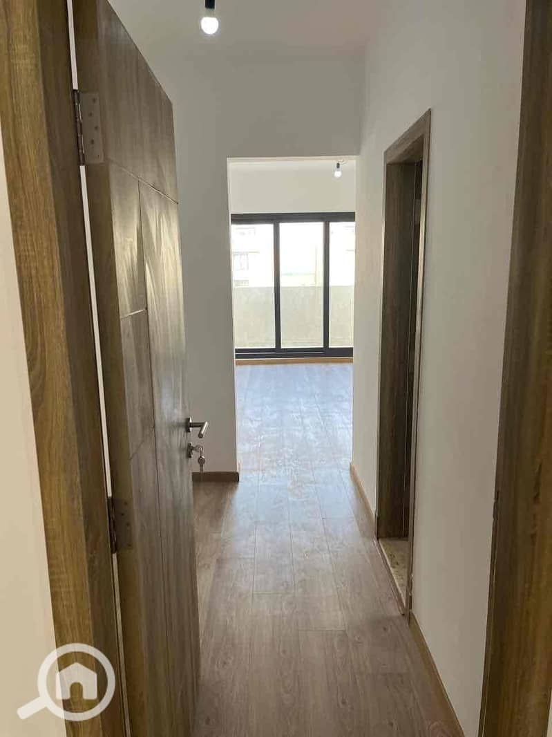 5 6b465fa1-7a42-4c35-9085-c628cd996c65. jpg