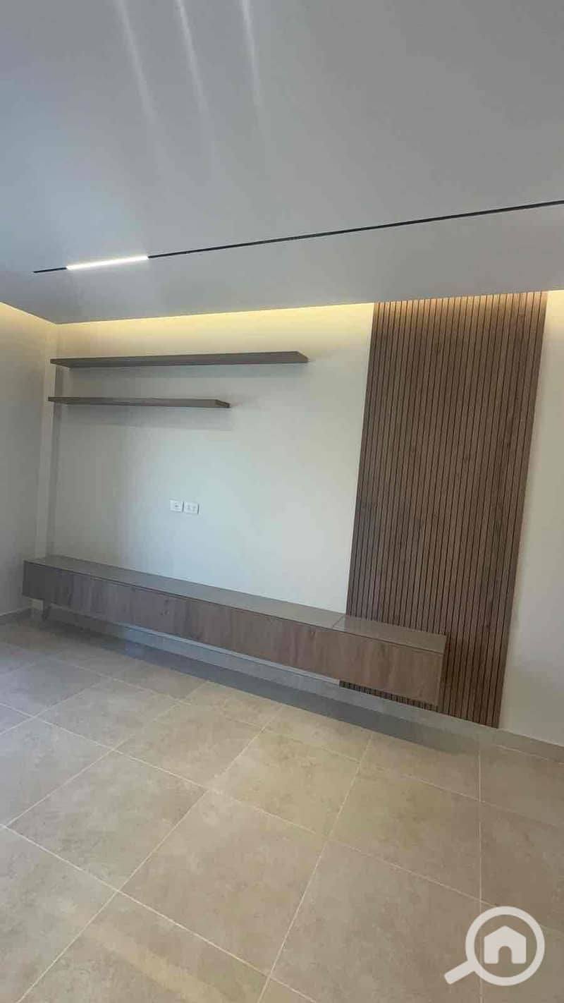 6 f81d2b81-bc8b-4931-9ff9-8b9f203c8777. jpg