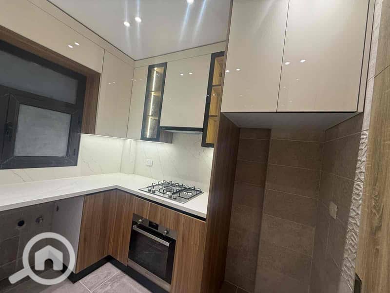 10 66b3bdb9-ad1e-4c29-bf6d-673e4ac6cb5b. jpg