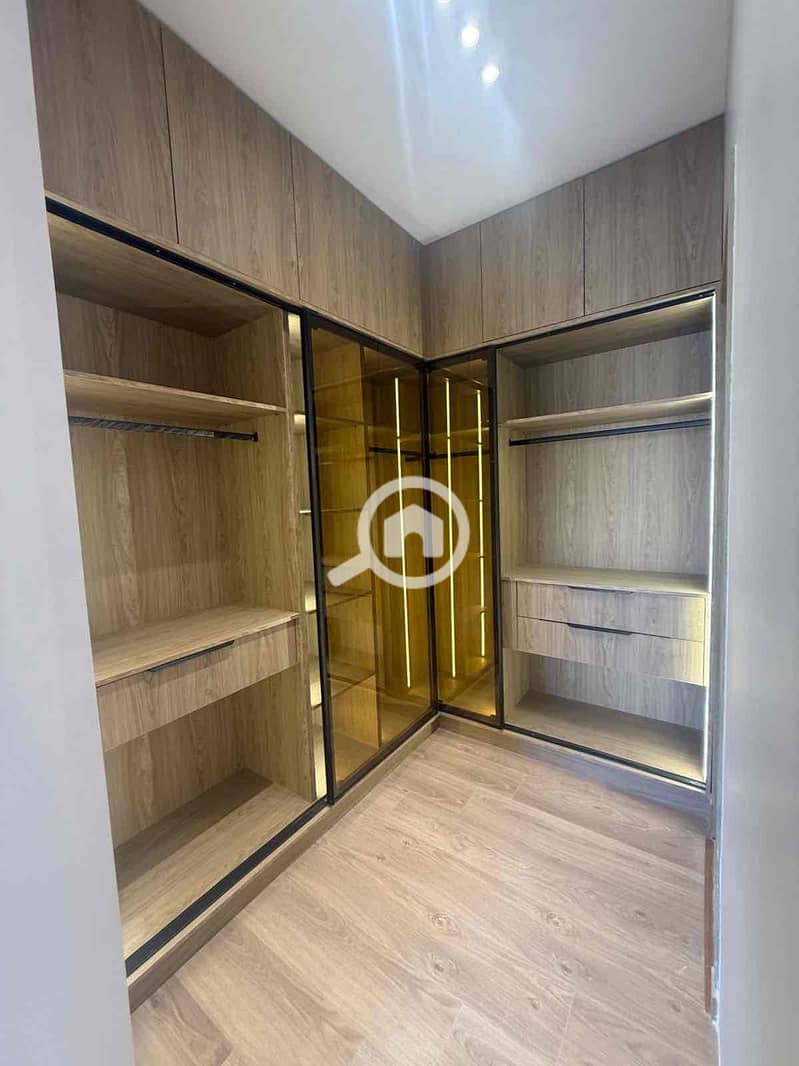 12 dca82823-ecdf-43b5-a124-d542237aa963. jpg