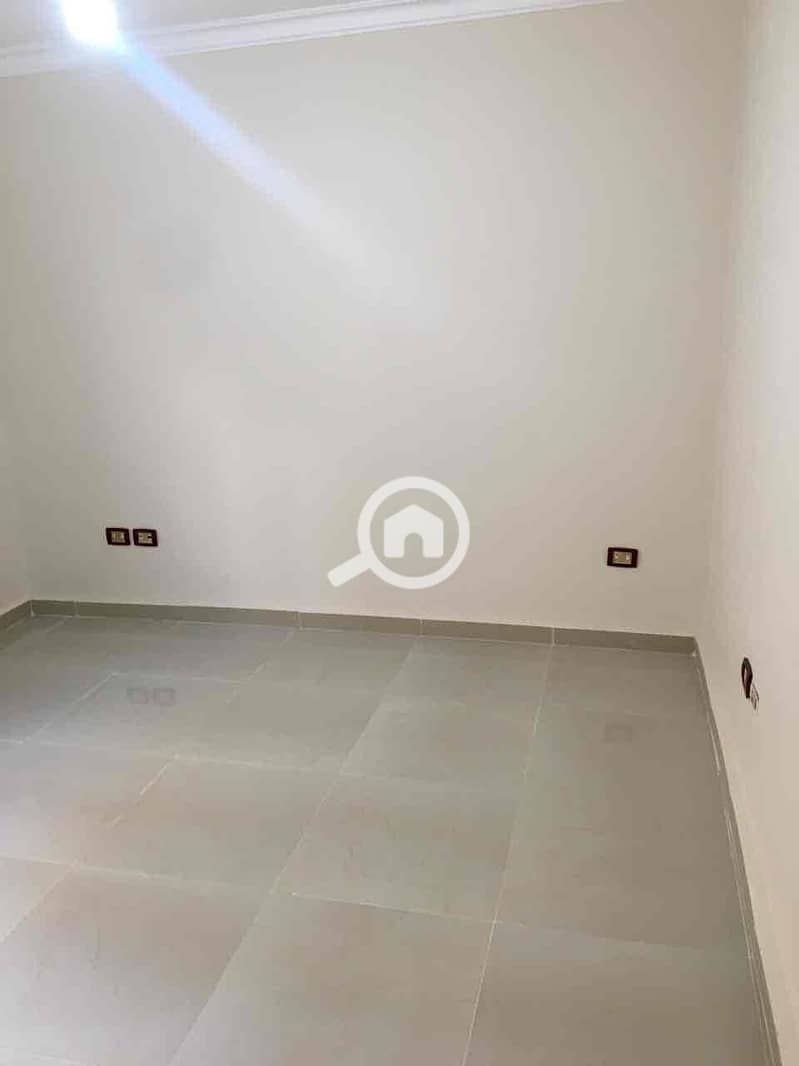 4 72cb7ccc-bef6-4e14-9404-dc5e29eec128. jpg