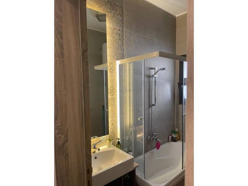 12 5902ef57-9238-4b7a-a925-cf8326b5a4a2. jpg