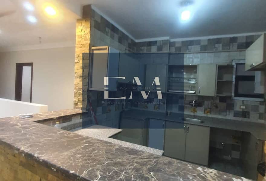 12 c7c40ac8-eccc-4831-a63d-803c7a55e6d2. jpg