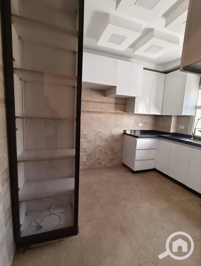 4 7b4b0355-4a87-40cd-876c-4d8ffe14a450. jpeg