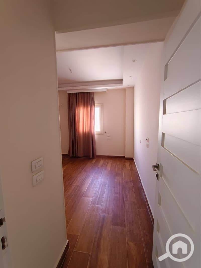 9 b9051bdf-92d7-4d01-b4fc-41b81906fc25. jpeg