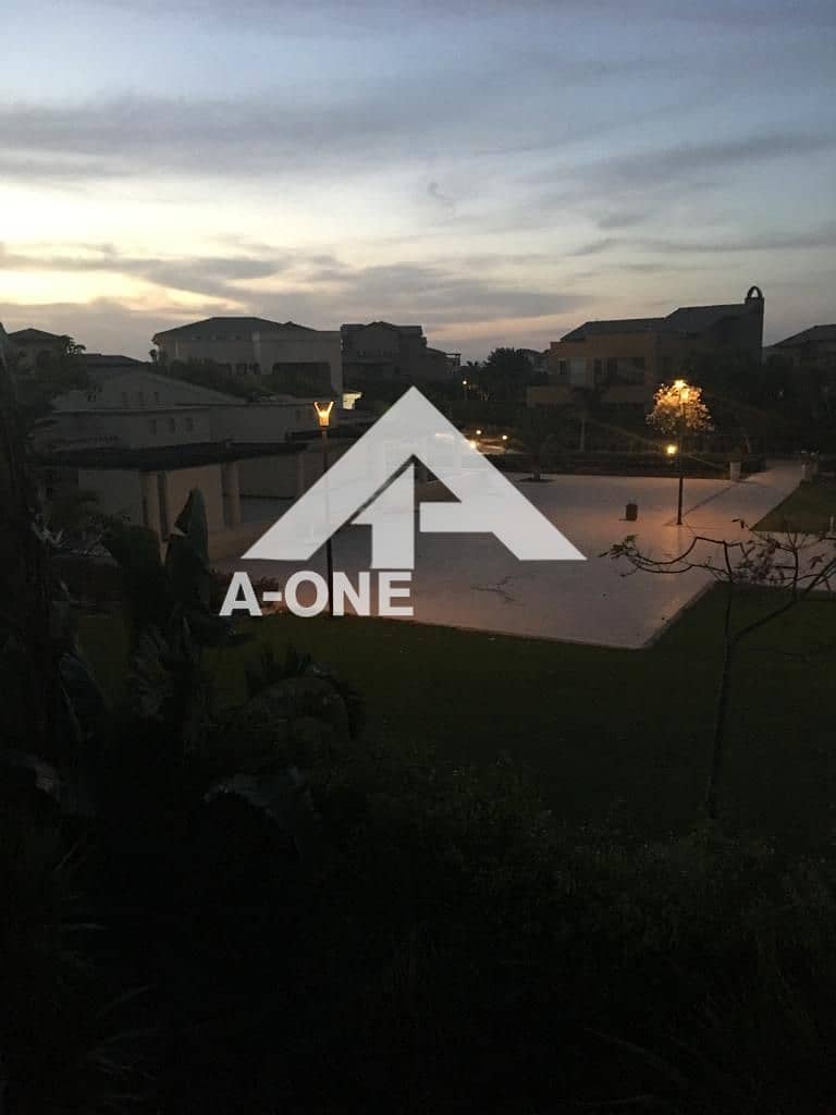 10 e9cc4e39-96a4-45c8-b8c2-189733d85caa. jpg