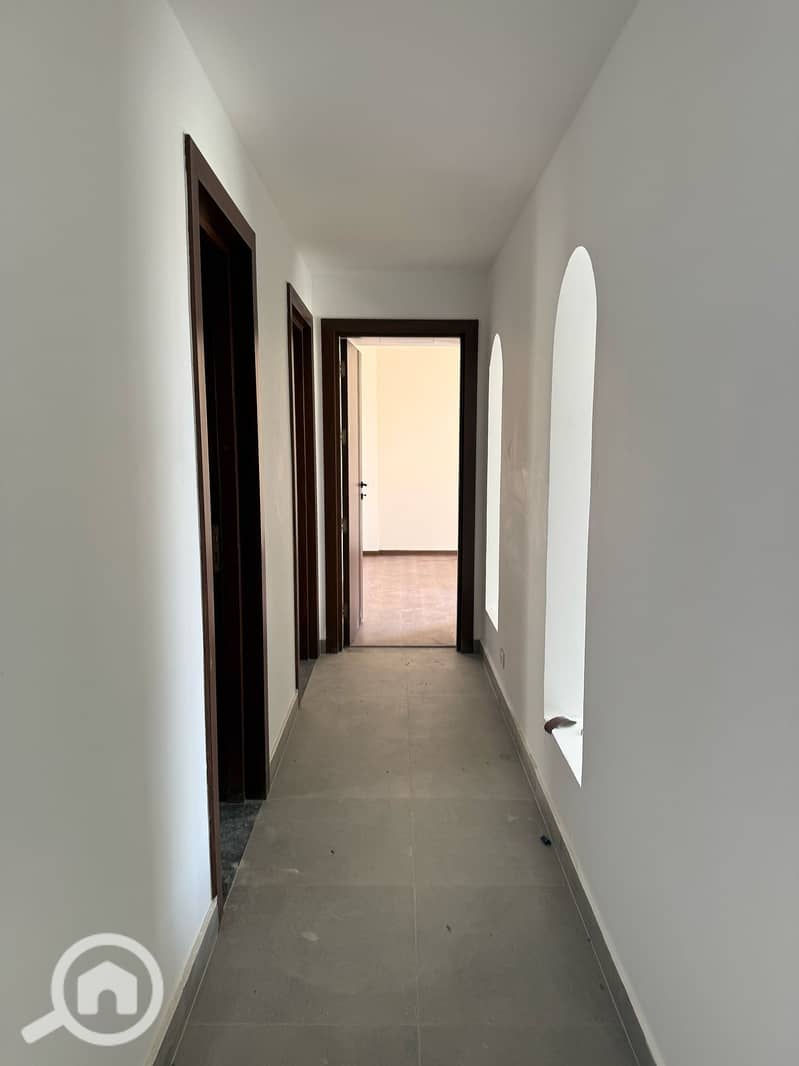 10 2c45b834-c181-46ca-8ef0-b8684a4e51c5. jpg