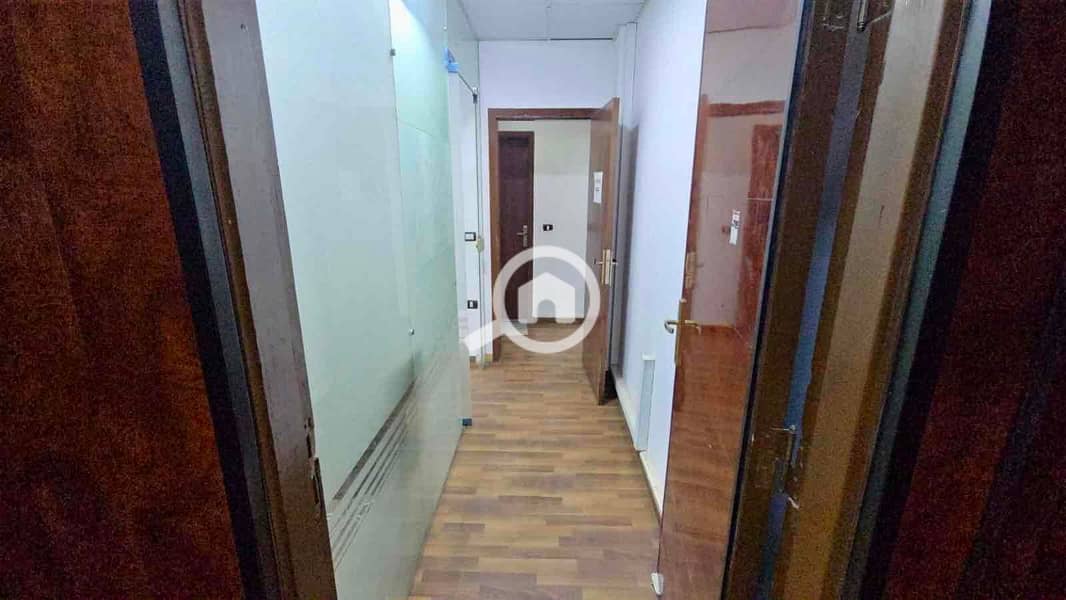 4 a36296d1-d8e2-417f-b97b-24c45fdf2f5e. jpg