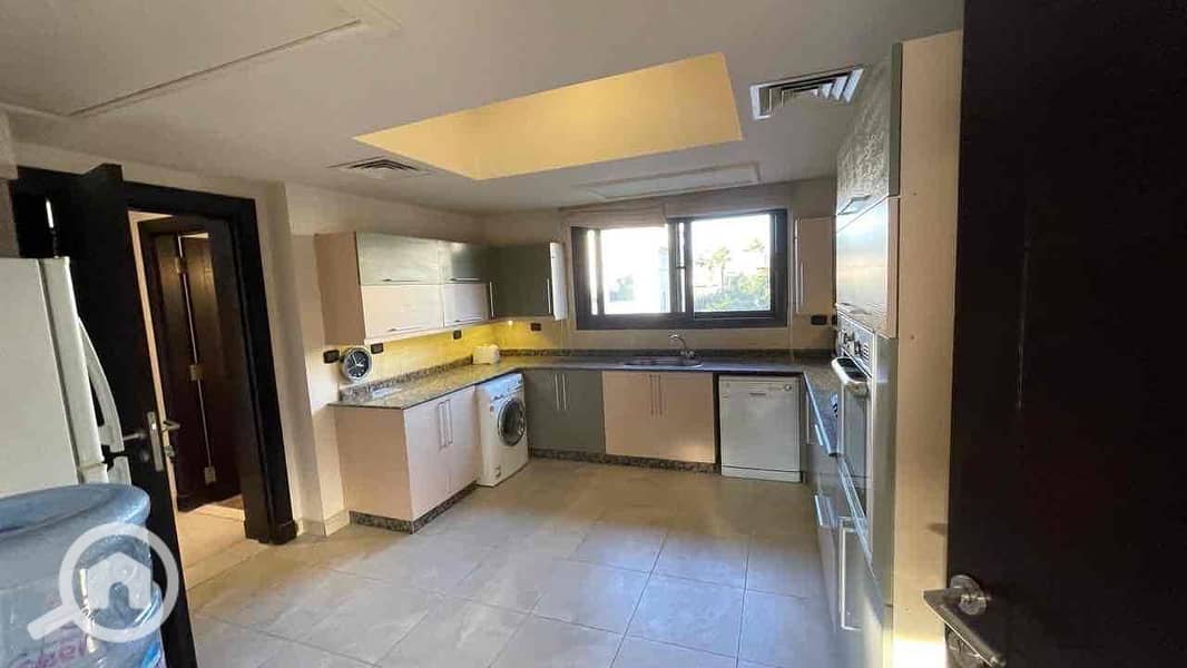 9 16f9b262-894b-49c0-9b10-a7ebb6c18ee7. jpg