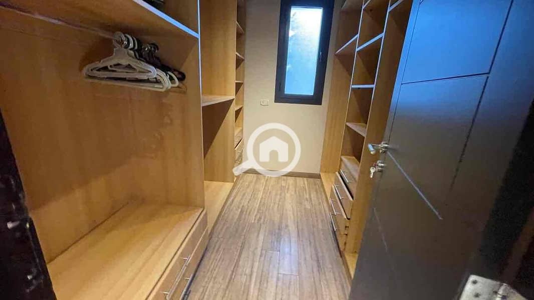 11 86c7f2e7-4445-4bcd-98ec-cba3c9819166. jpg