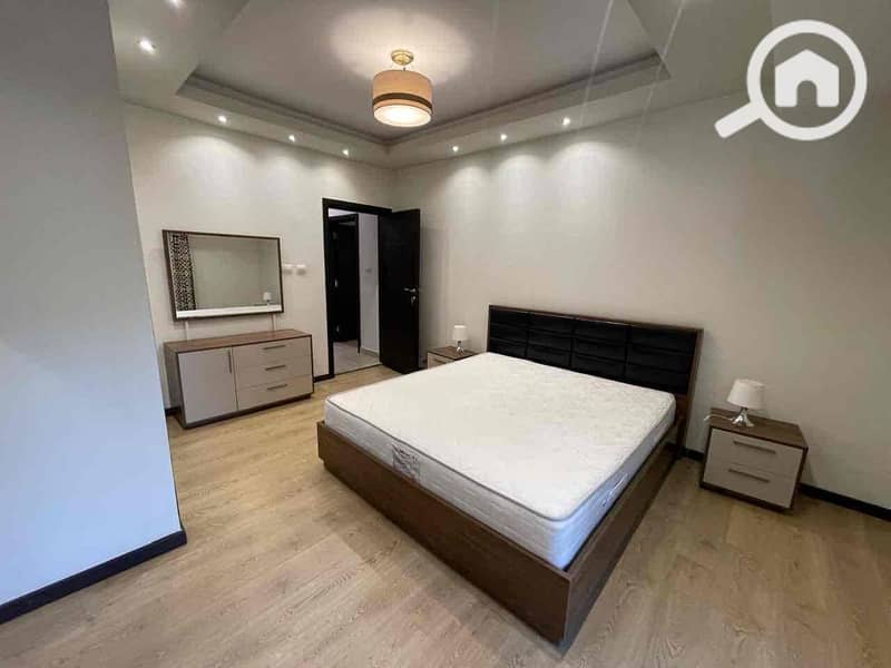 12 95a0f3c3-6dc8-47a9-8c5d-a4d7b3d978ad. jpg