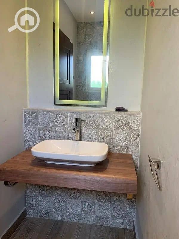 18 fcc1821c-e000-42cd-8e7b-7c9509727055. jpg