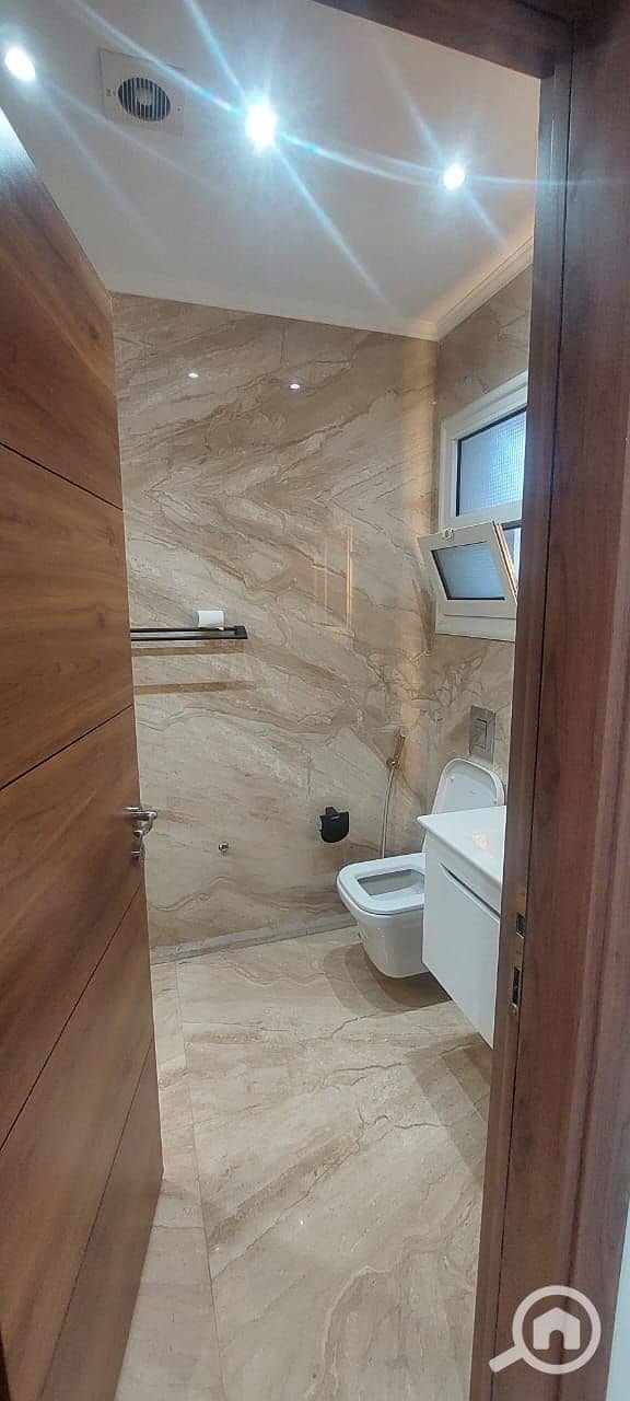 7 b15e37f8-9af8-41b3-a04a-00618f1b778d. jpg