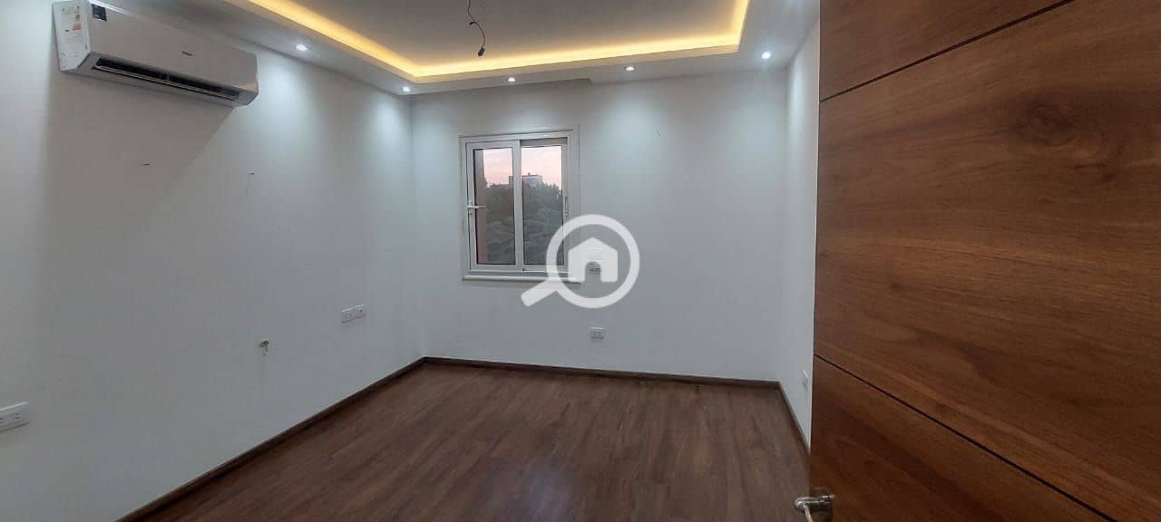 8 cf32b8c4-0d52-4ab8-9a74-46d86d6d0dca. jpg