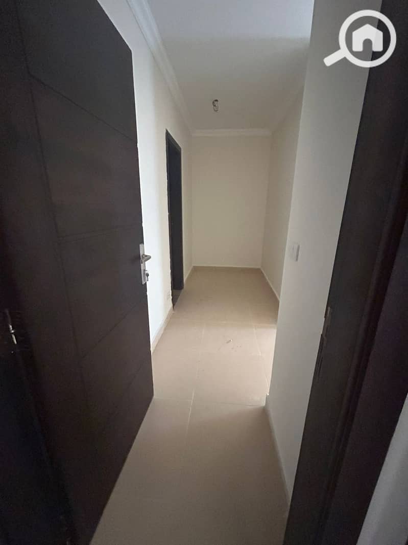 8 fb338fa8-7ce8-491e-935f-c8f8c2bfbb4c. jpg