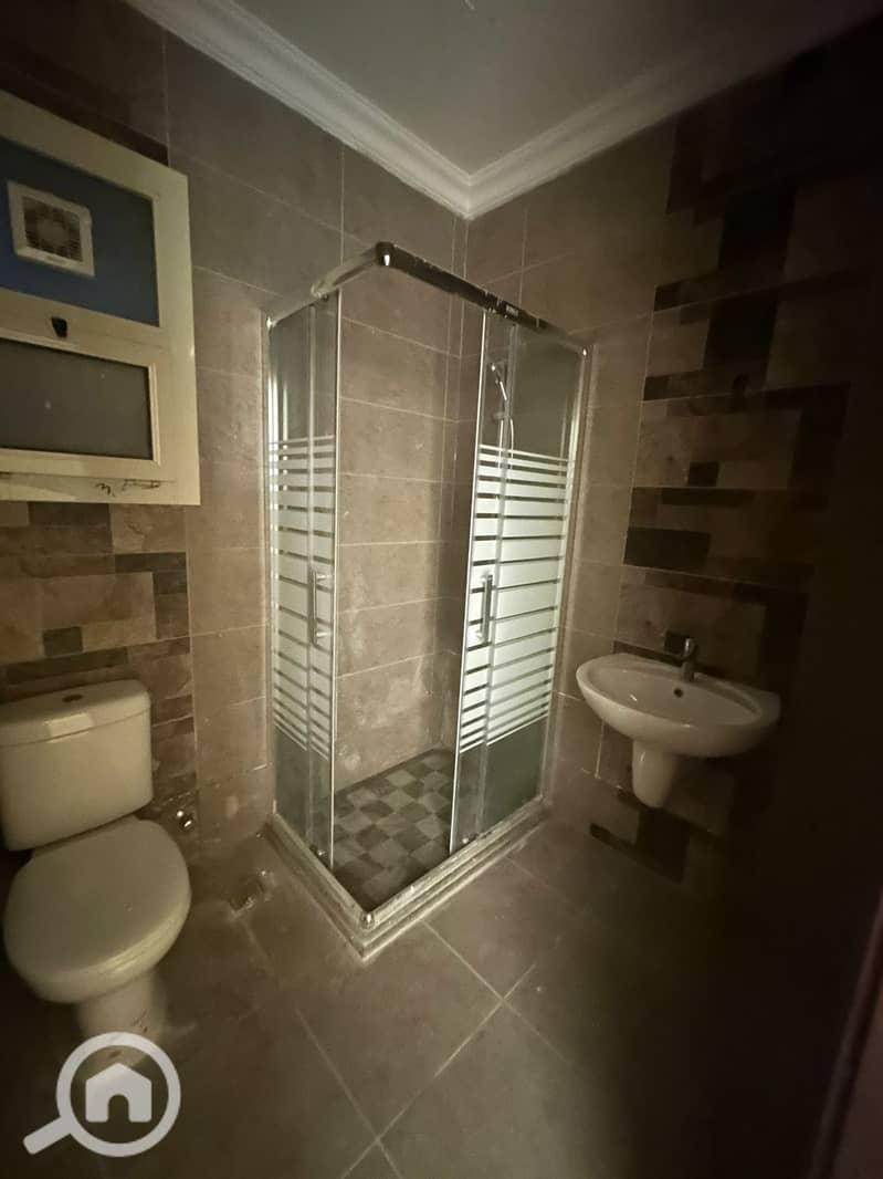 10 a6e37258-bf5b-4b1e-8124-d4dc1027b950. jpg