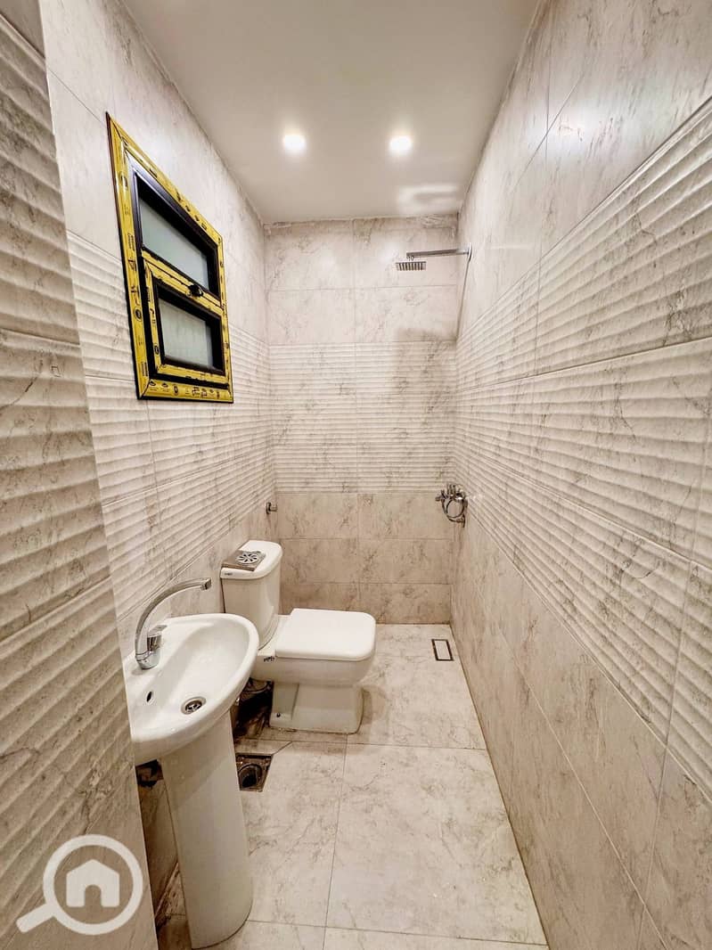 8 611640276_25685079764442439_6263033125600433703_n. jpg