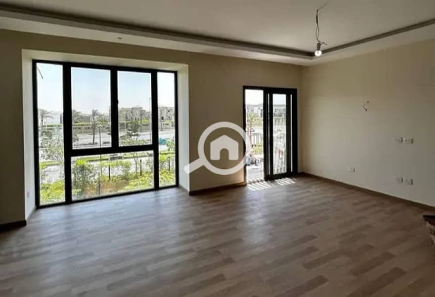 8 4b7bfb95-e45e-4614-a009-a620a513d962. jpg