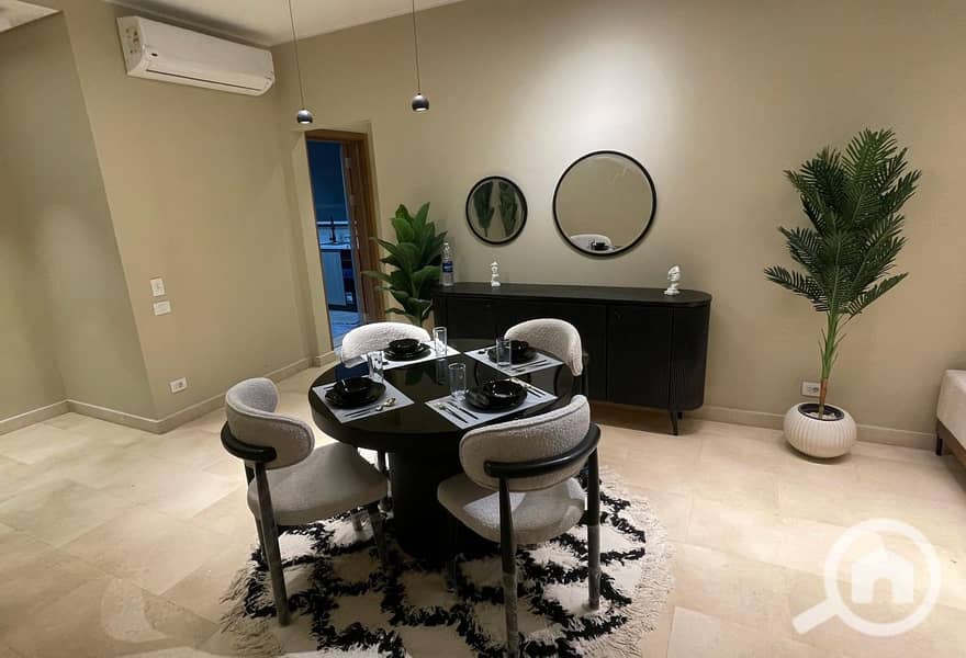 5 894ef54d-28ee-455a-a4f8-0b04f55f78da. jpg