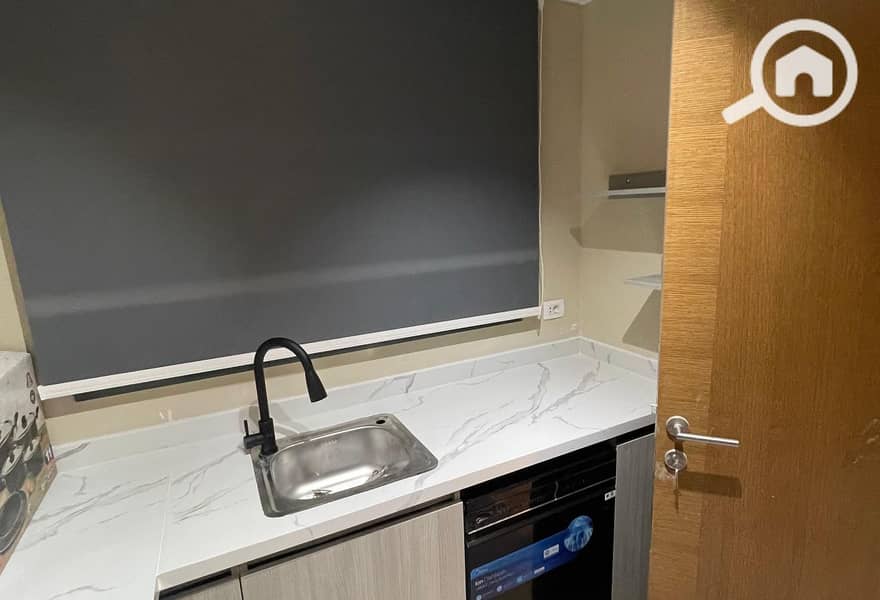 12 df1b5c6c-2937-48c3-adac-8a122f3bd768. jpg