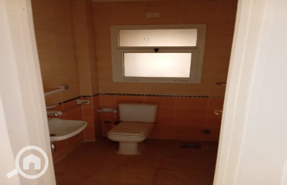 15 c2a16870-7ad7-4a32-9564-bf865b49103f. jpg