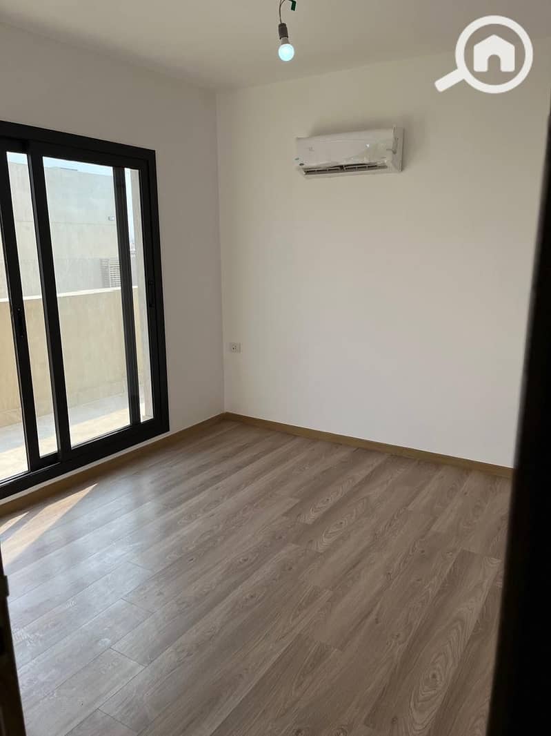 8 f659fd16-5f52-4601-9dee-8ca9aa2f6bb5. jpeg