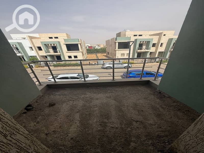 12 c93c0ad7-beb1-4177-b401-a941854d6d19. jpeg