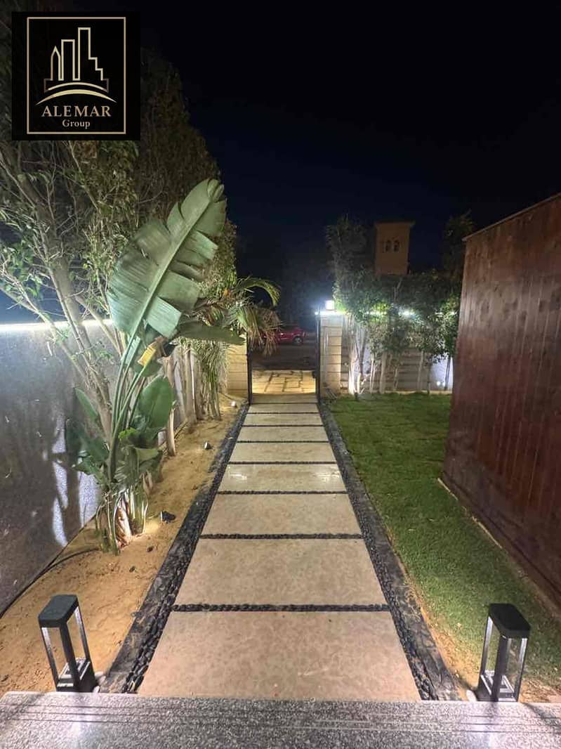 12 bfb0ff9f-6f92-4752-8f5f-5b5a2b92c7de. jpg