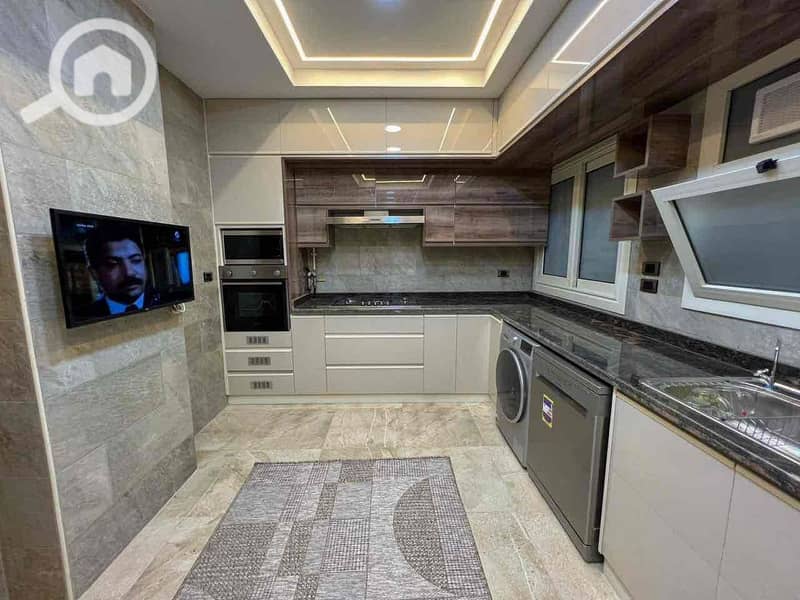 13 771360ad-bb44-41c8-b38b-c7e4fb5e52bc. jpg