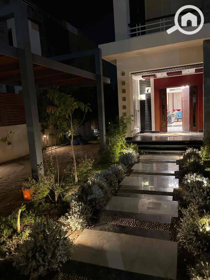 12 8b55d2c5-4e01-457d-82d4-35a5c6a98466. jpg