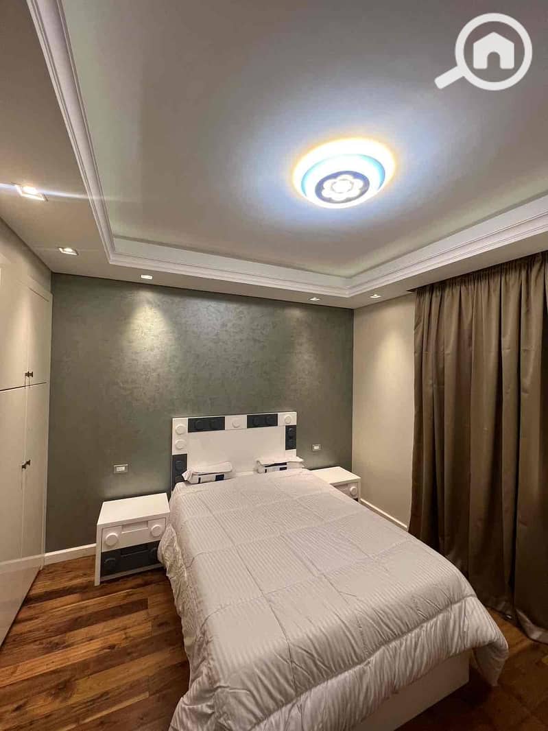 24 2cc44018-4e32-443e-9fa0-0a510cdf4311. jpg