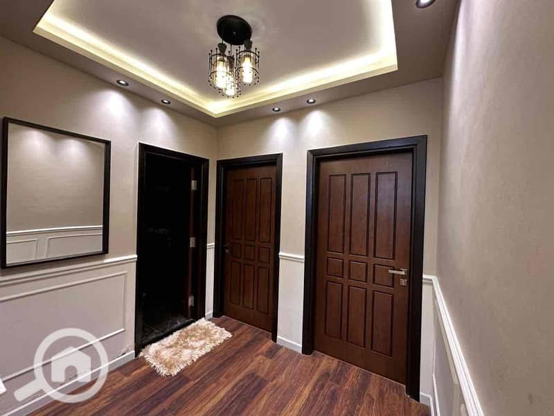 24 d68333f1-2f25-4843-b5ad-6b02be7ccc6e. jpg