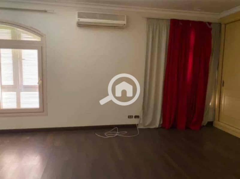 12 e5870be7-87a6-42c9-8018-12decaeb96b6. jpg