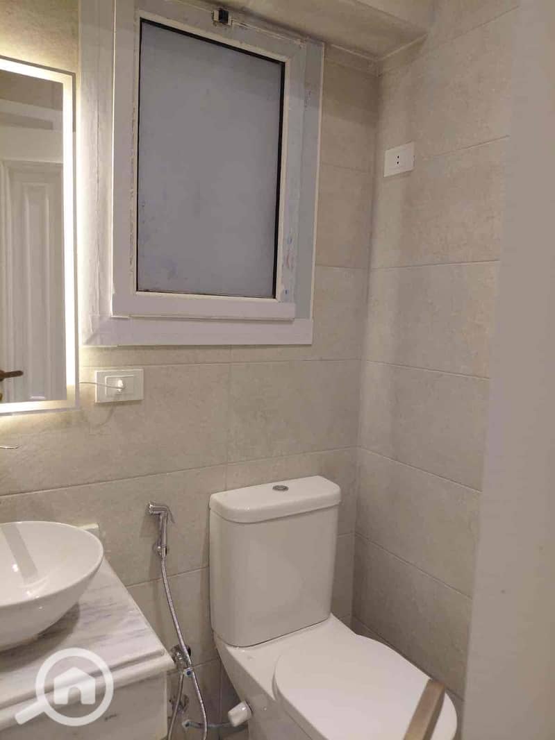 3 e0a68fcd-ffb1-4c0a-baab-4b0903d40853. jpg