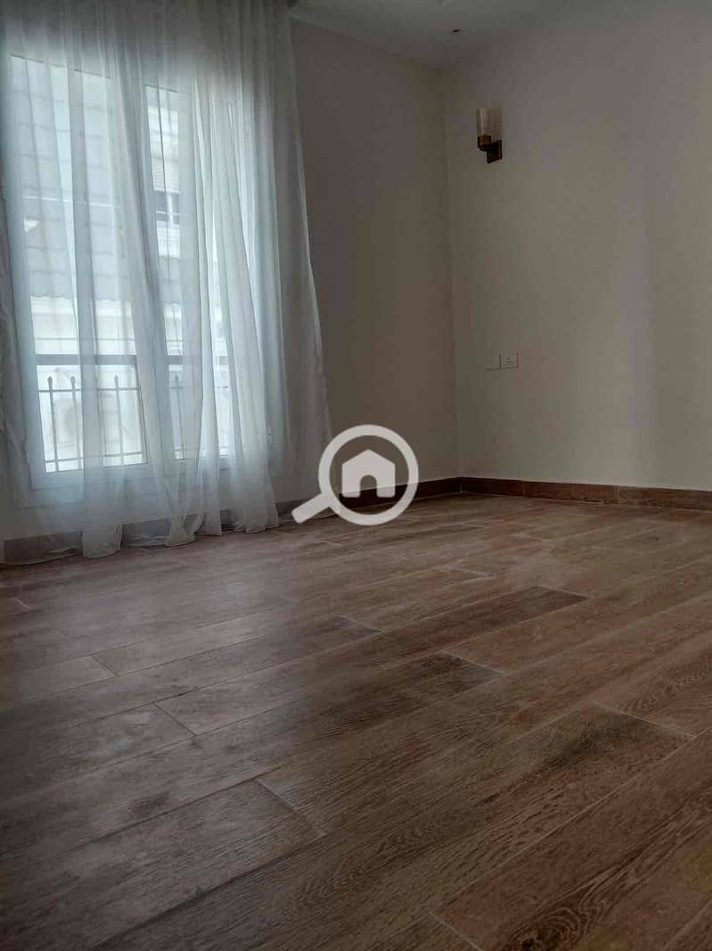 5 08d4d5d4-235b-4b36-9802-1801d2f5f818. jpg